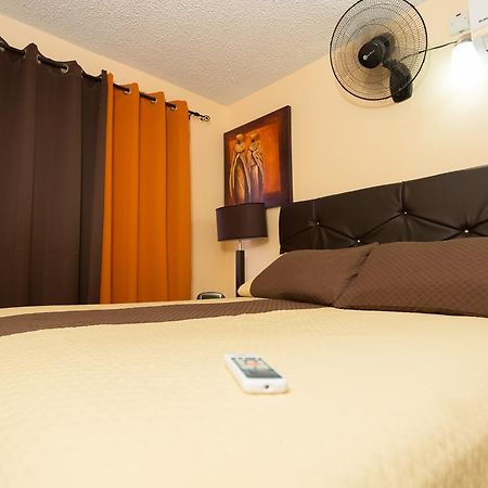Cozy Accommodations Кингстън Екстериор снимка
