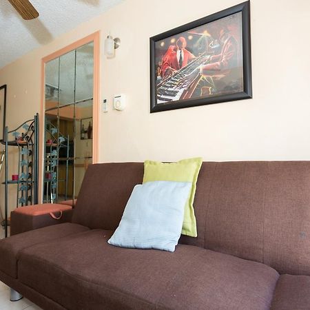 Cozy Accommodations Кингстън Екстериор снимка