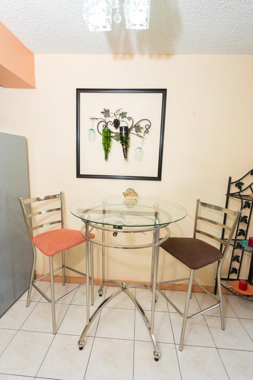 Cozy Accommodations Кингстън Екстериор снимка