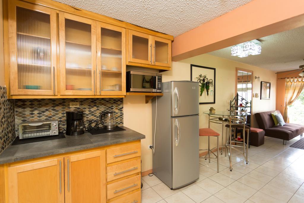 Cozy Accommodations Кингстън Екстериор снимка