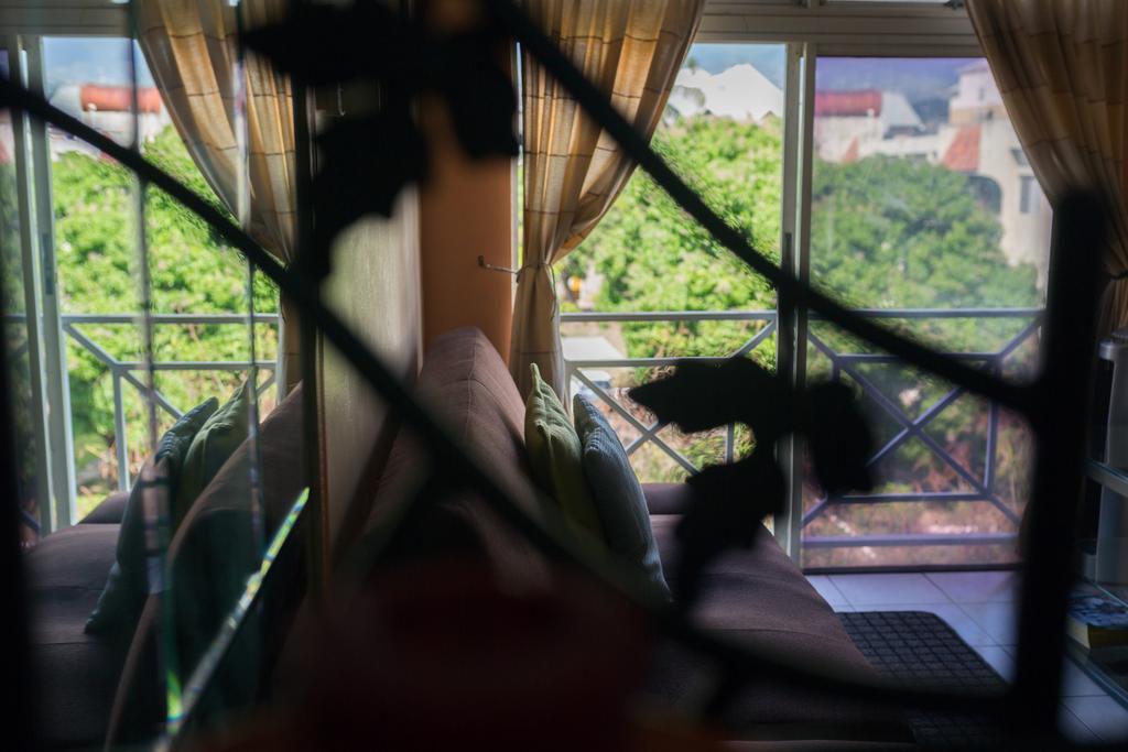 Cozy Accommodations Кингстън Екстериор снимка